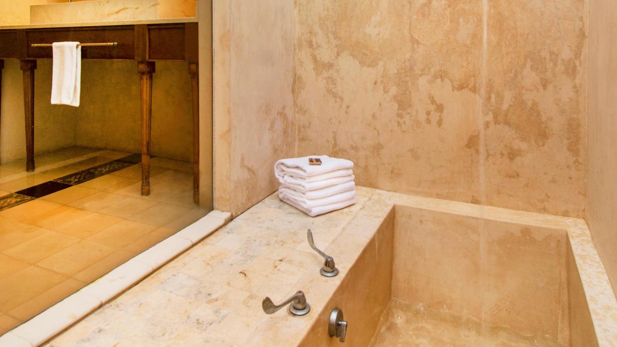 Rosas & Xocolate Boutique Hotel And Spa Merida, A Member Of Design Hotels ภายนอก รูปภาพ